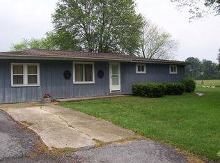 15462 N Old Centralia Ln, Mount Vernon, IL 62864
