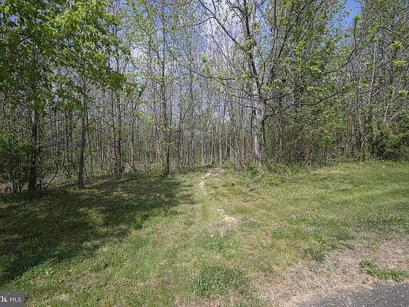 4th image of 140 Winding Way
