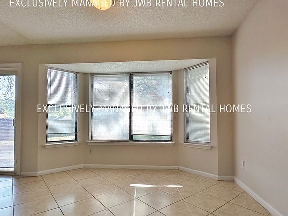 4th image of 2401 Winterwood Cir W