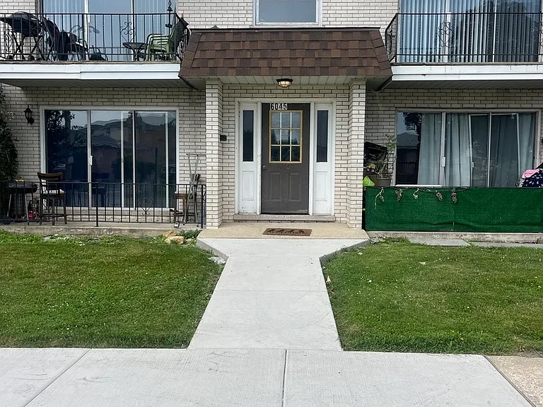 6045 Marshall Ave #2W — Photo 1