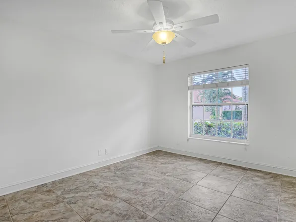 3035 Casa Rio Court, Riviera Beach, FL 33418