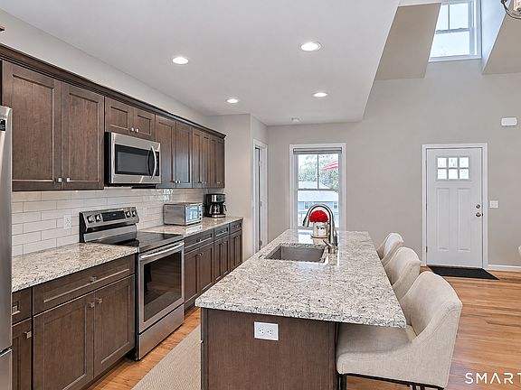 4th image of 104 Shortwoods Road