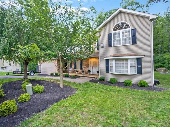 3215 Goldenrod Rd, Stroudsburg, PA 18360