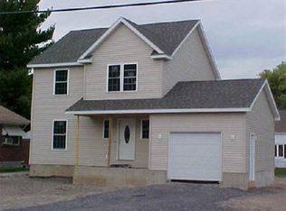 35 Hampton Ave E, Greenbush, NY 12144