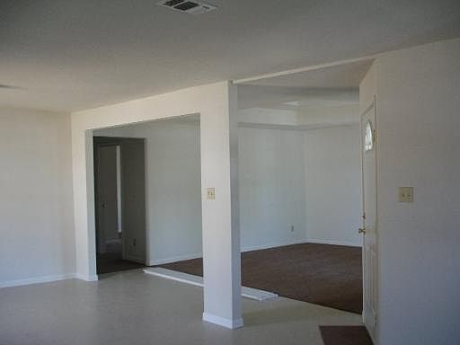 4th image of 527 GROSVENOR BLVD