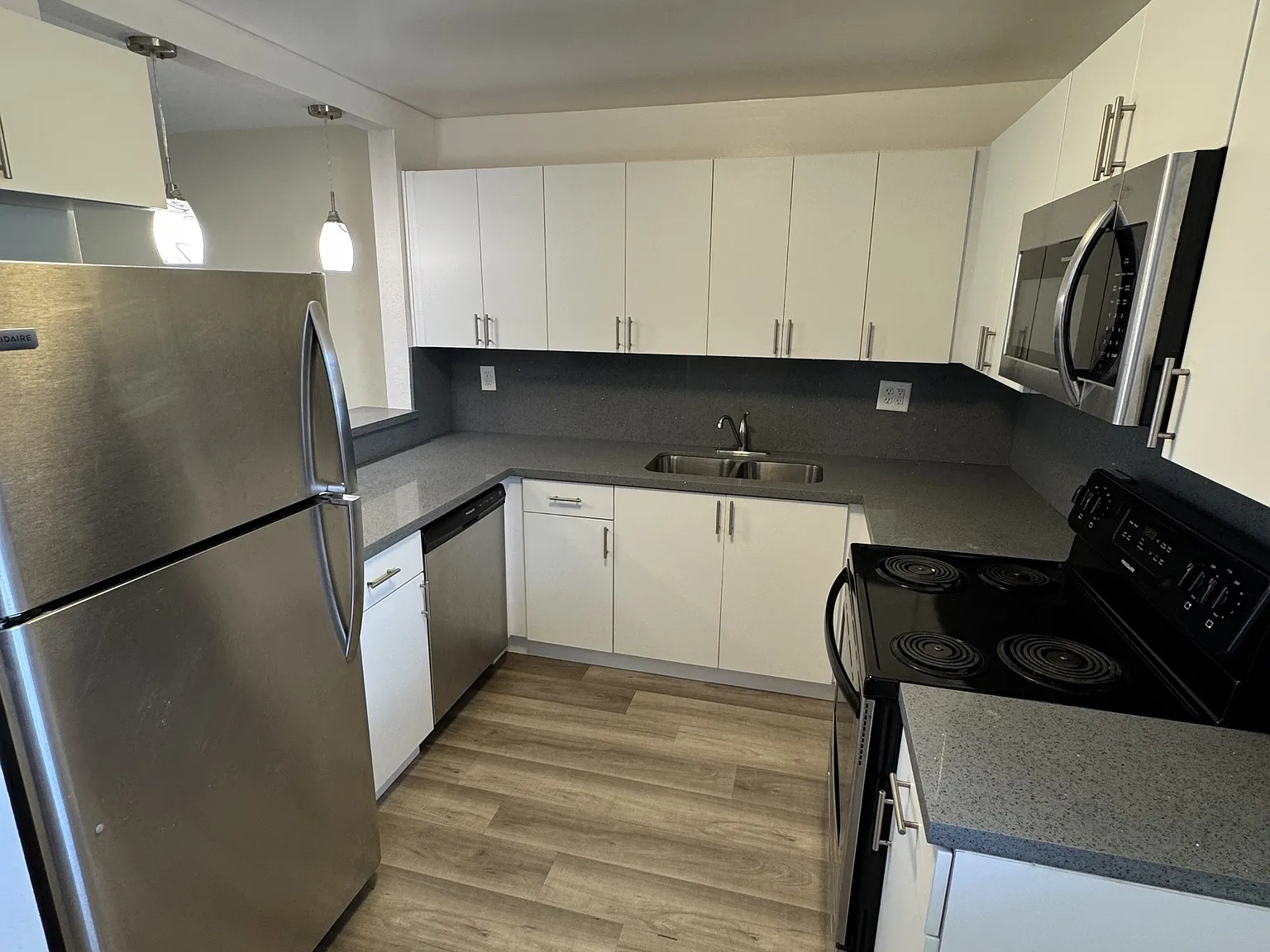 Golfview Flats - 303B — Photo 1