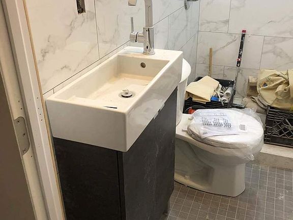 4th image of 2526 Hoyt Ave S APT 1