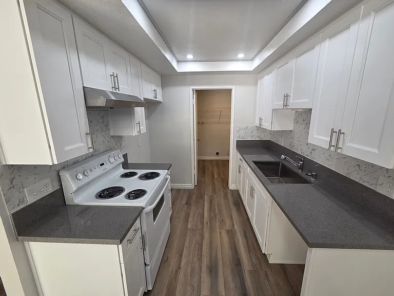 1826 S Lochglen Ct — Photo 3