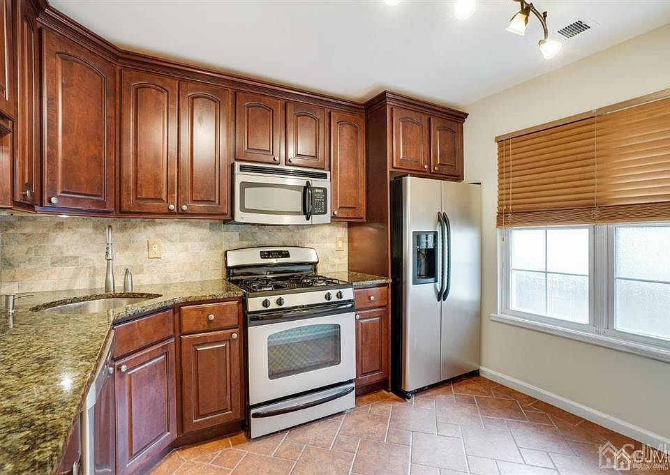1st image of 19 Morgan Pl