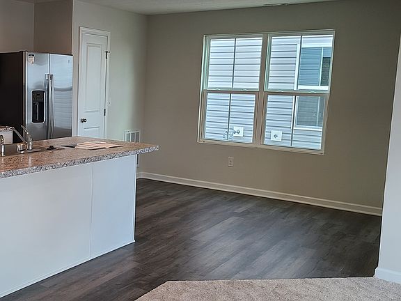 4th image of 433 Stolte Dr #433