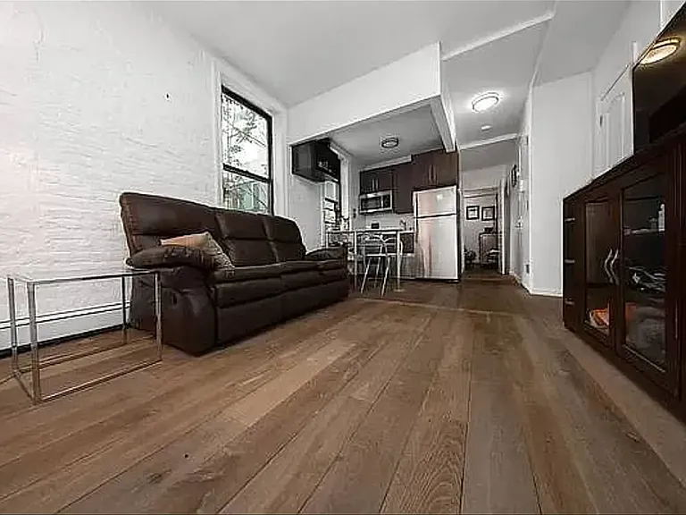 226 E 3rd St #2B — Photo 1
