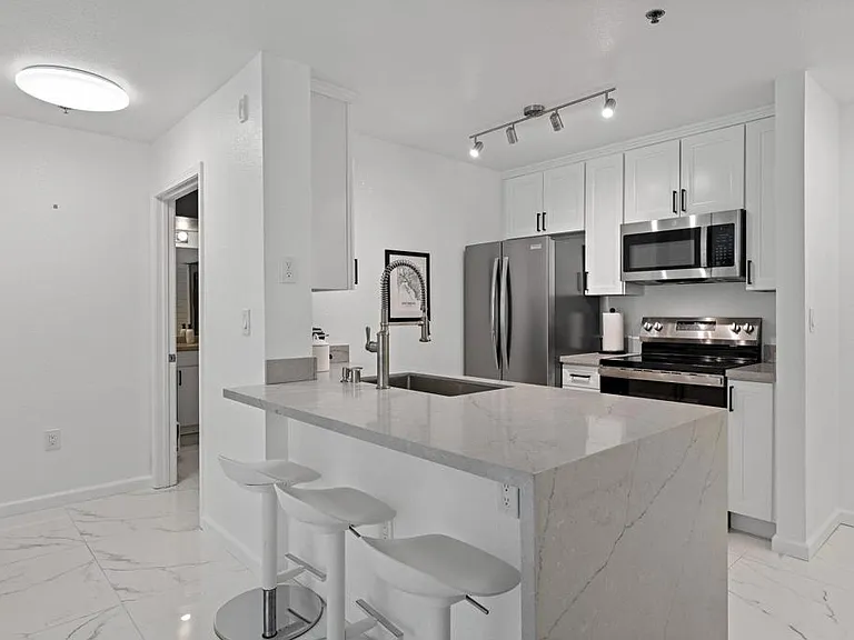1970 Columbia St #203 — Photo 4