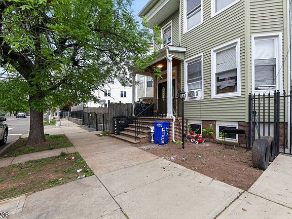 3rd image of 174 Littleton Ave