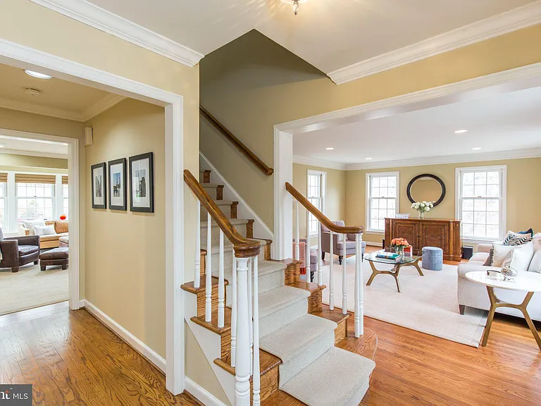 101 Woods Ln — Photo 8