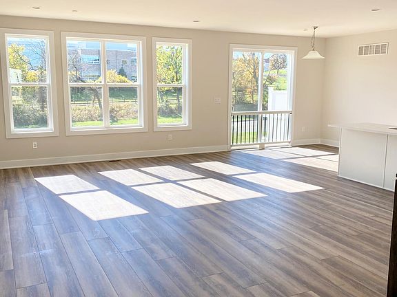 5th image of 205 Iris Ln #205