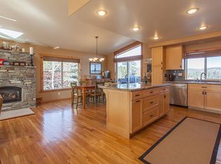 457 Wagon Wheel Rd, Mammoth Lakes, CA 93546