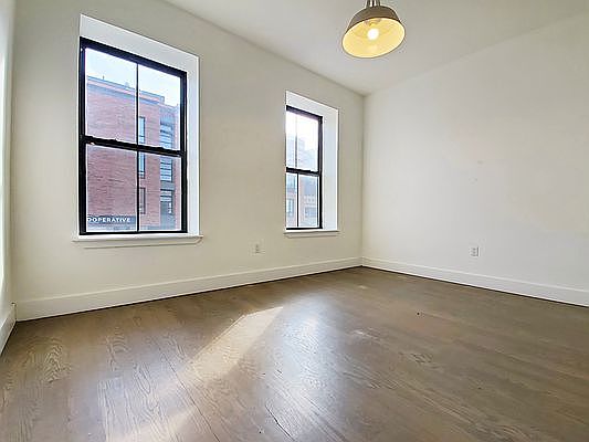 3rd image of 839 Dekalb Ave #2L