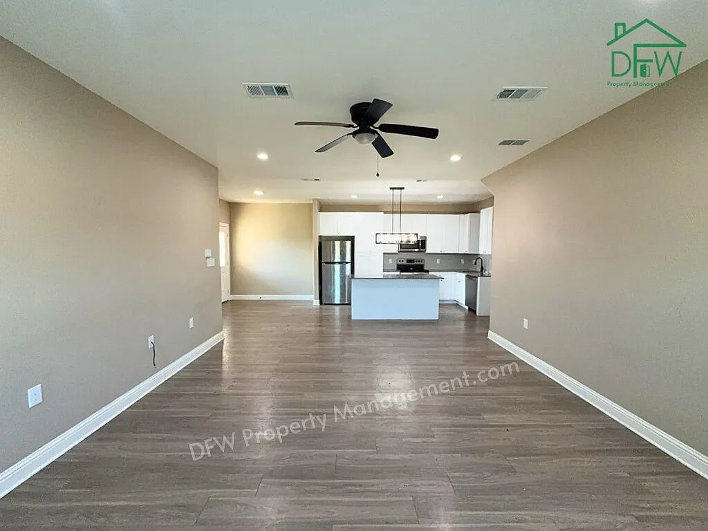 4 bed, 3.0 bath, 1965 sqft, $2,375 — Photo 2