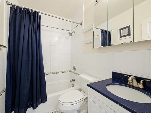 5th image of 160 E 38th St APT 28F