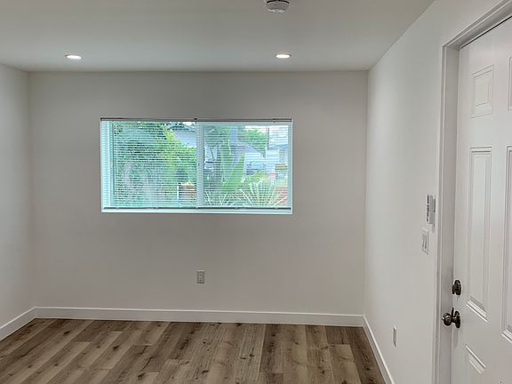 2nd image of 3978 La Salle Ave #3980-2/3