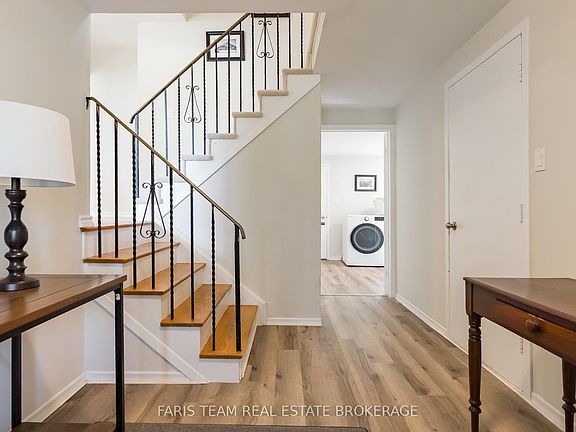5th image of 19 Colleen Ave
