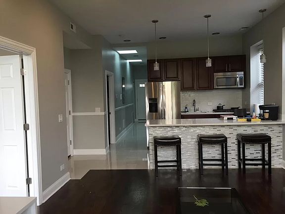 3rd image of 1009 S Claremont Ave
