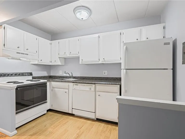 980 S Lincoln St — Photo 12