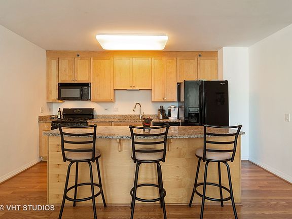 4th image of 33 W Ontario St APT 19I