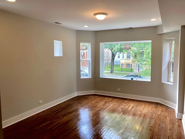 5437 W Monroe St #1 — Photo 5