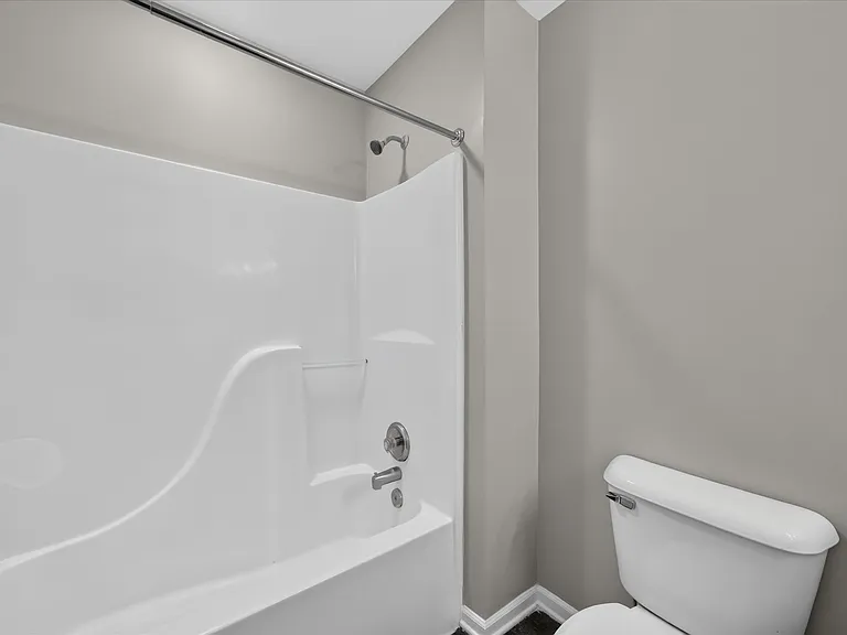 21150 Avon Ln — Photo 35