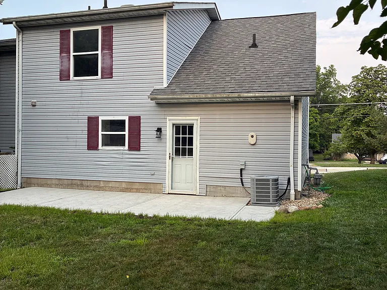 223 N Harmony St — Photo 2