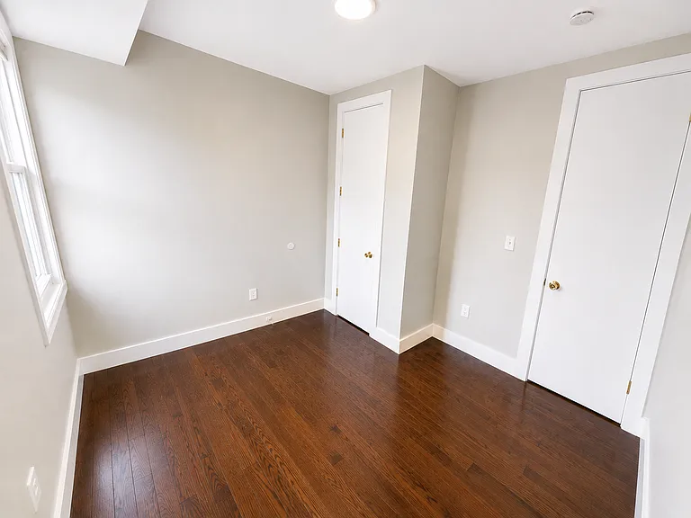 61 Leslie St #2 — Photo 12