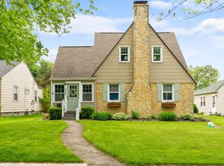 325 Holton Rdg, Crown Point, IN 46307