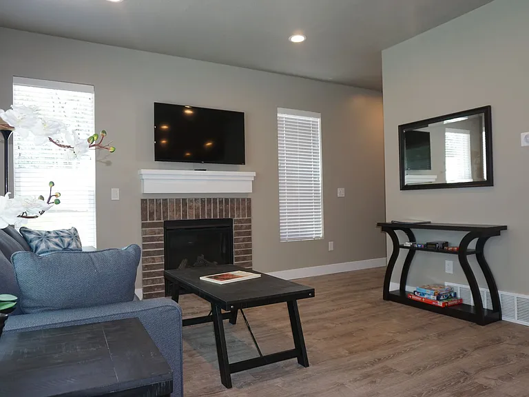 719 E Ryder Park Ln — Photo 7