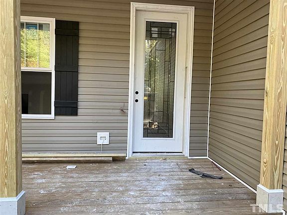 4th image of 414 Carolina Oaks Ave