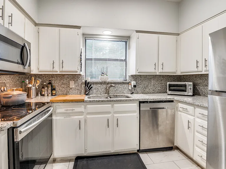 2728 Reagan St #202 — Photo 12