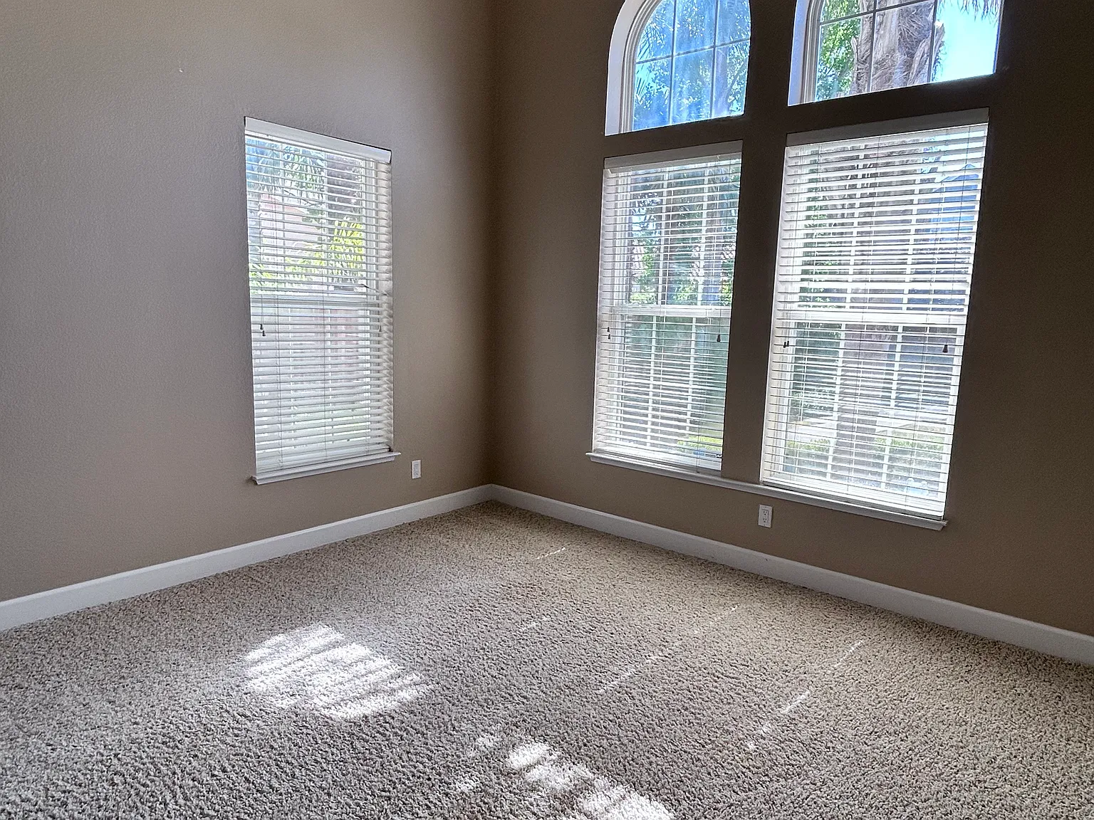 10 Ripley Ln — Photo 2