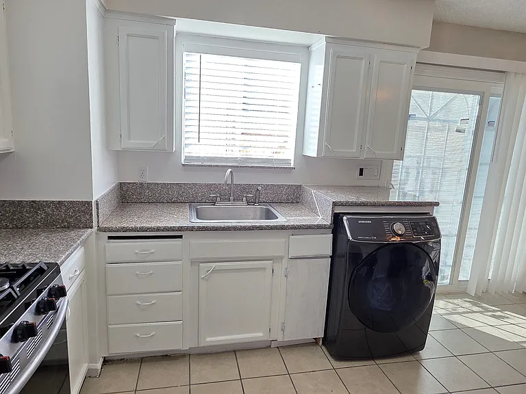 4136 N Thesta St #10 — Photo 10