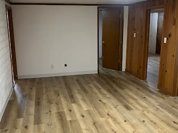 803 E 6th St #2, Hastings, NE 68901