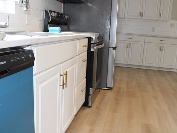 2nd image of 1781 Dixie Ct.