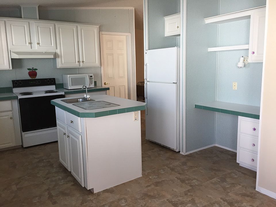 2nd image of 4032 Las Brisas Pl
