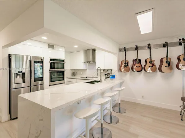 201 SE 11th Ter APT 104, Dania Beach, FL 33004
