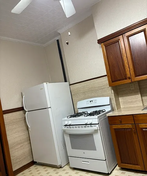 1912 Grove St #1L — Photo 8