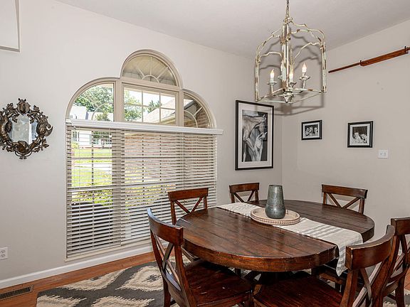 3rd image of 2132 Chas Way Blvd