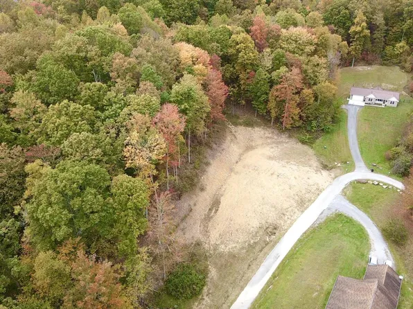 305 Doe Xing, Middlesboro, KY 40965