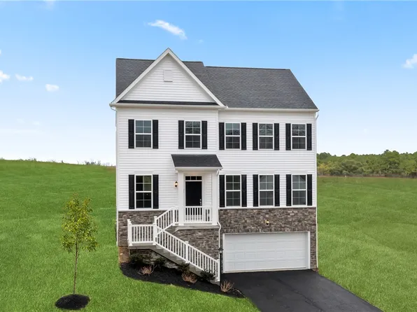 102 Holy Cross Dr, Imperial, PA 15126