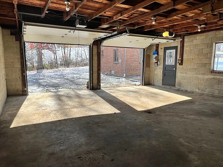 160 Pleasant Valley Rd — Photo 13