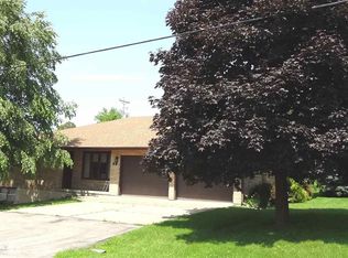 417 S Madison St, Elizabeth, IL 61028