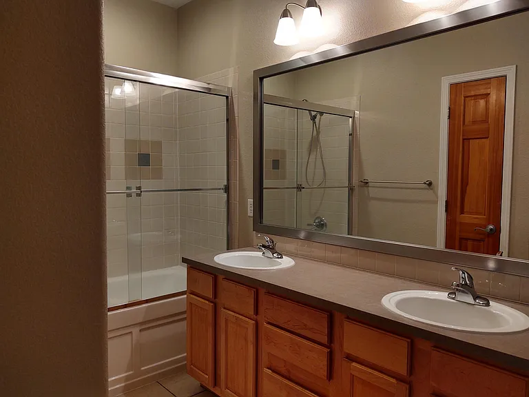 5220 Boardwalk Dr #B12 — Photo 11