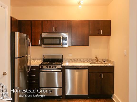 2nd image of 924 W Newport Ave #First02